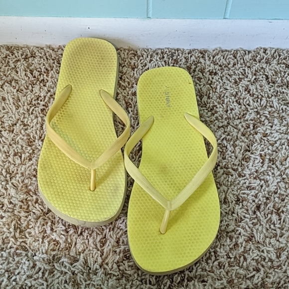 old navy flip flops yellow
